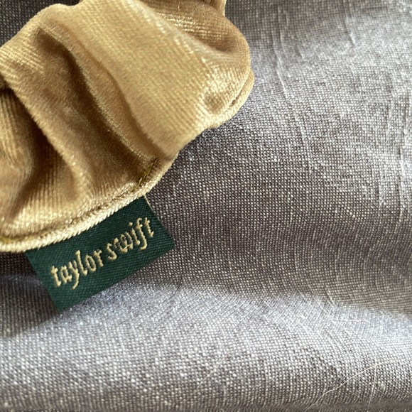 Taylor Swift Necklace and Scrunchie BUNDLE - Picture 4 of 4